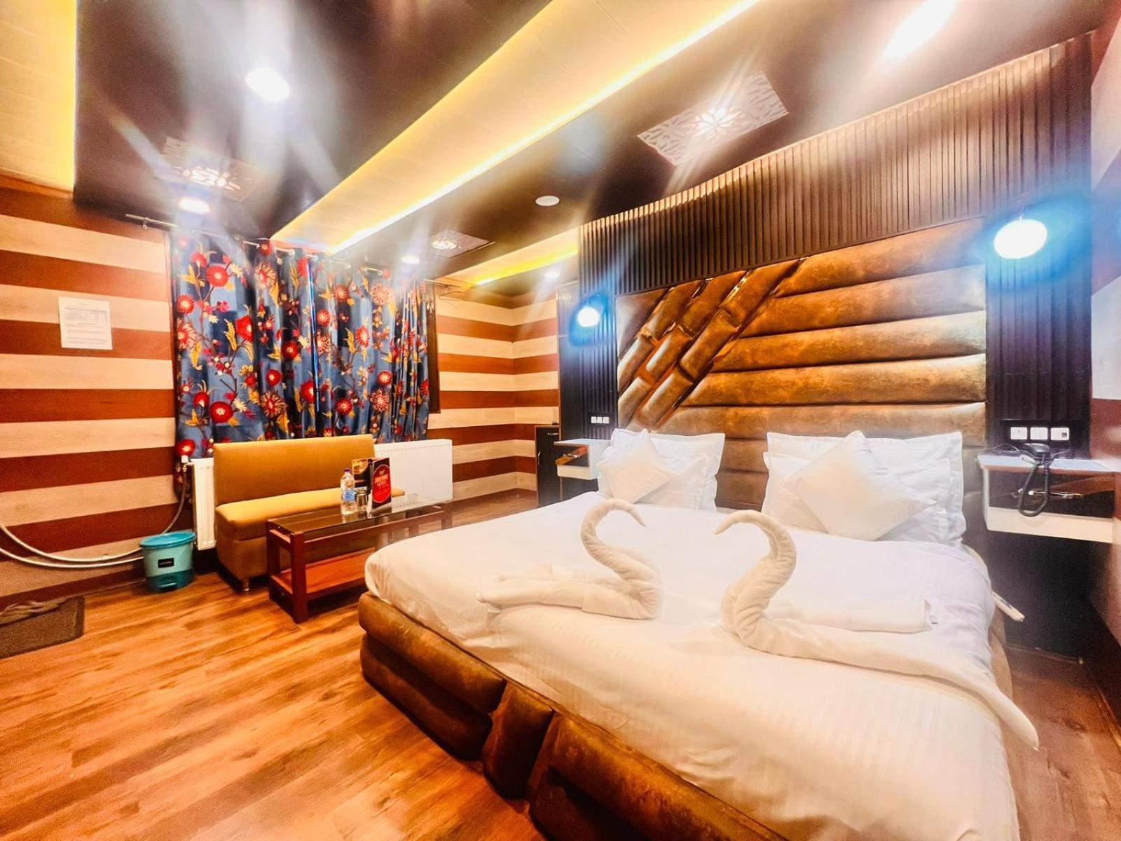 Pine View Resort Gulmarg Buitenkant foto