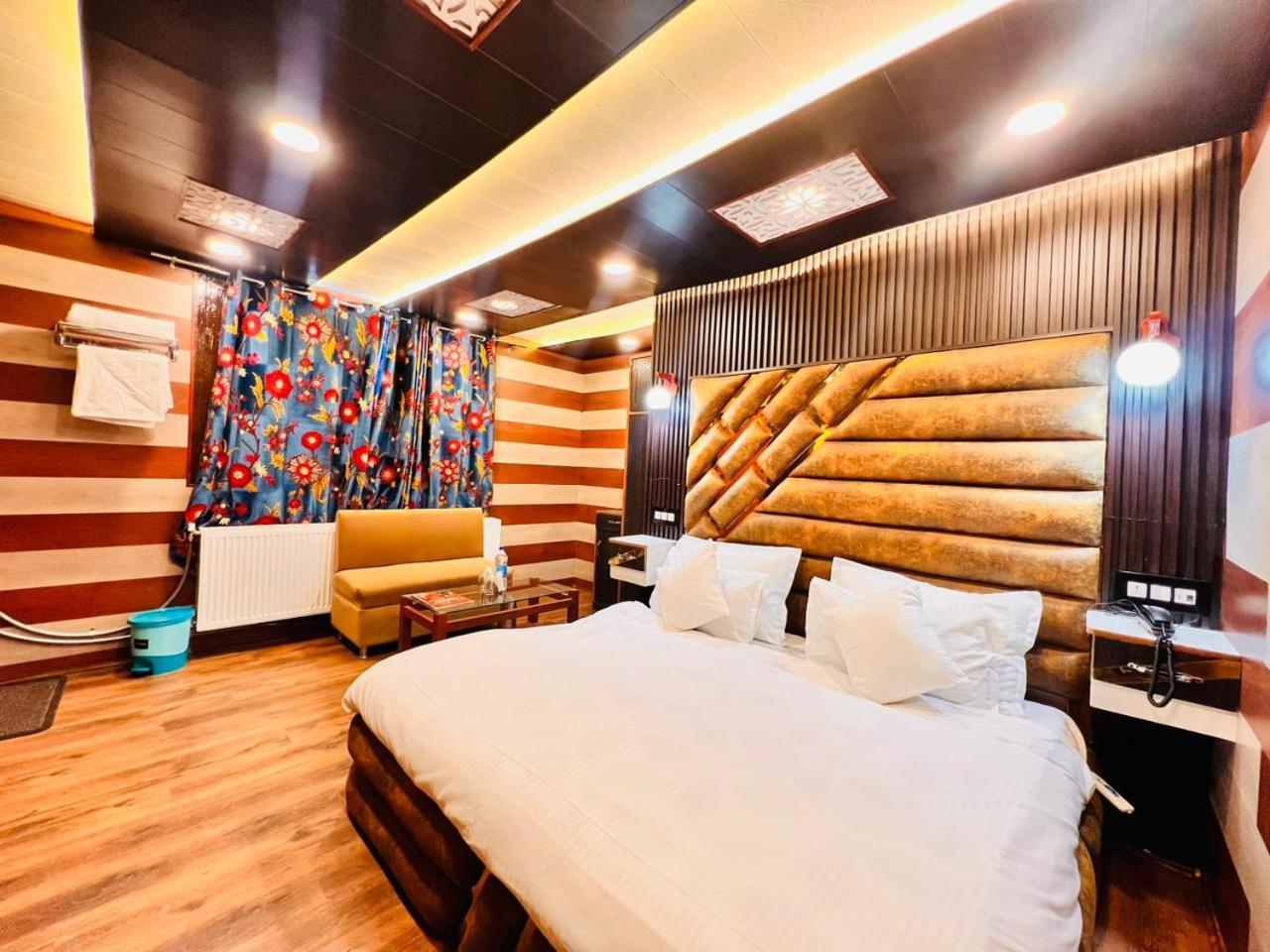 Pine View Resort Gulmarg Buitenkant foto