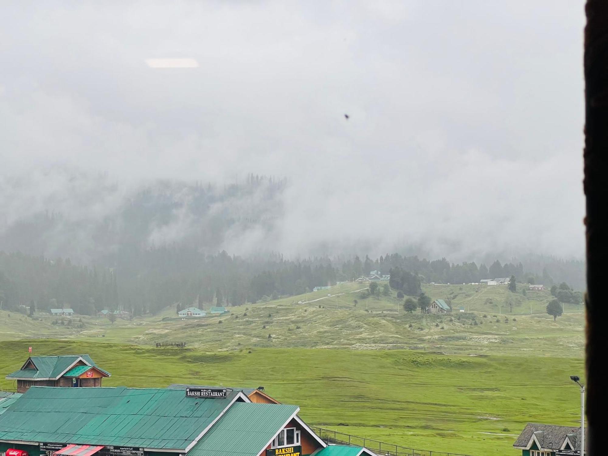 Pine View Resort Gulmarg Buitenkant foto
