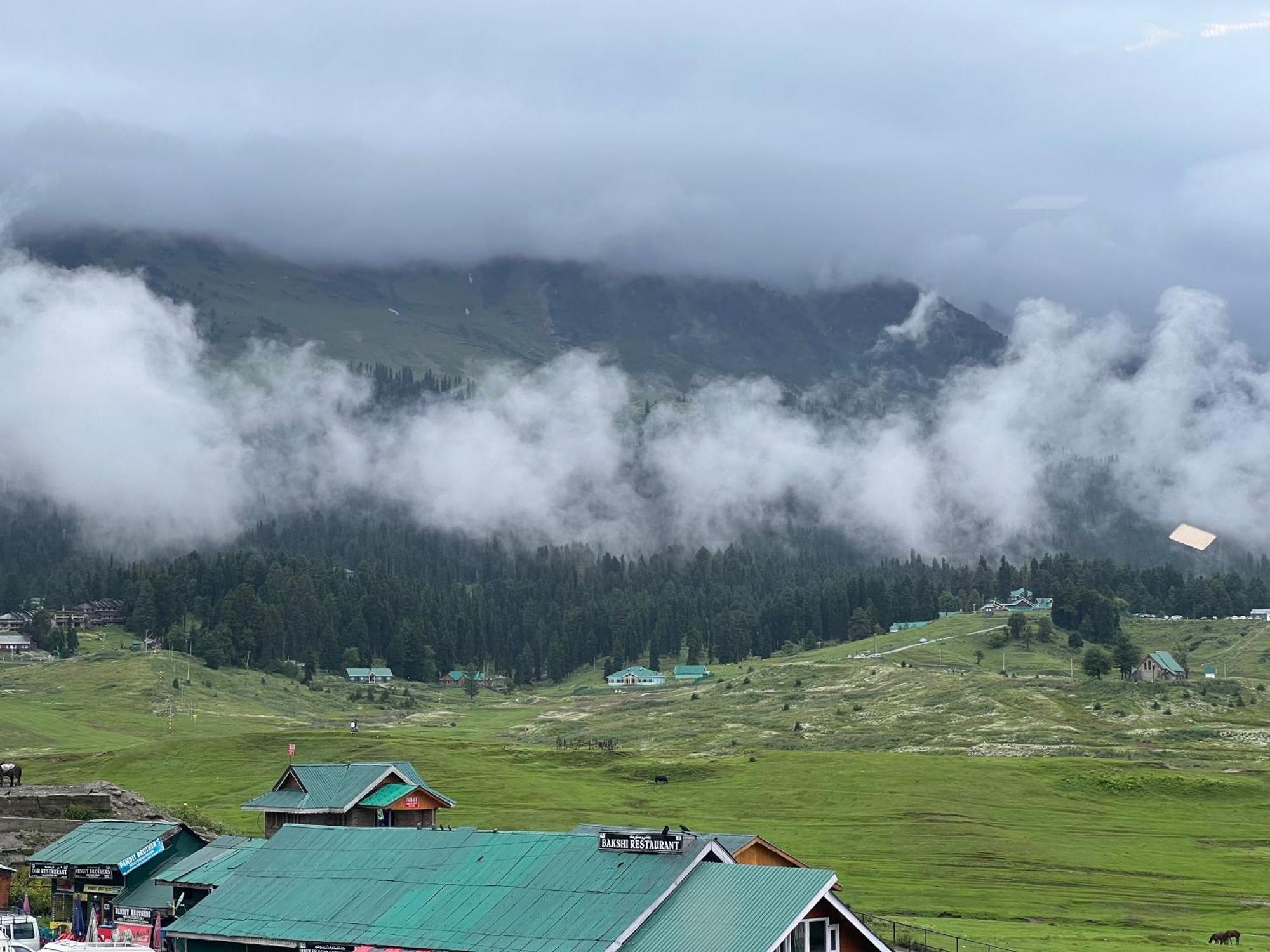 Pine View Resort Gulmarg Buitenkant foto
