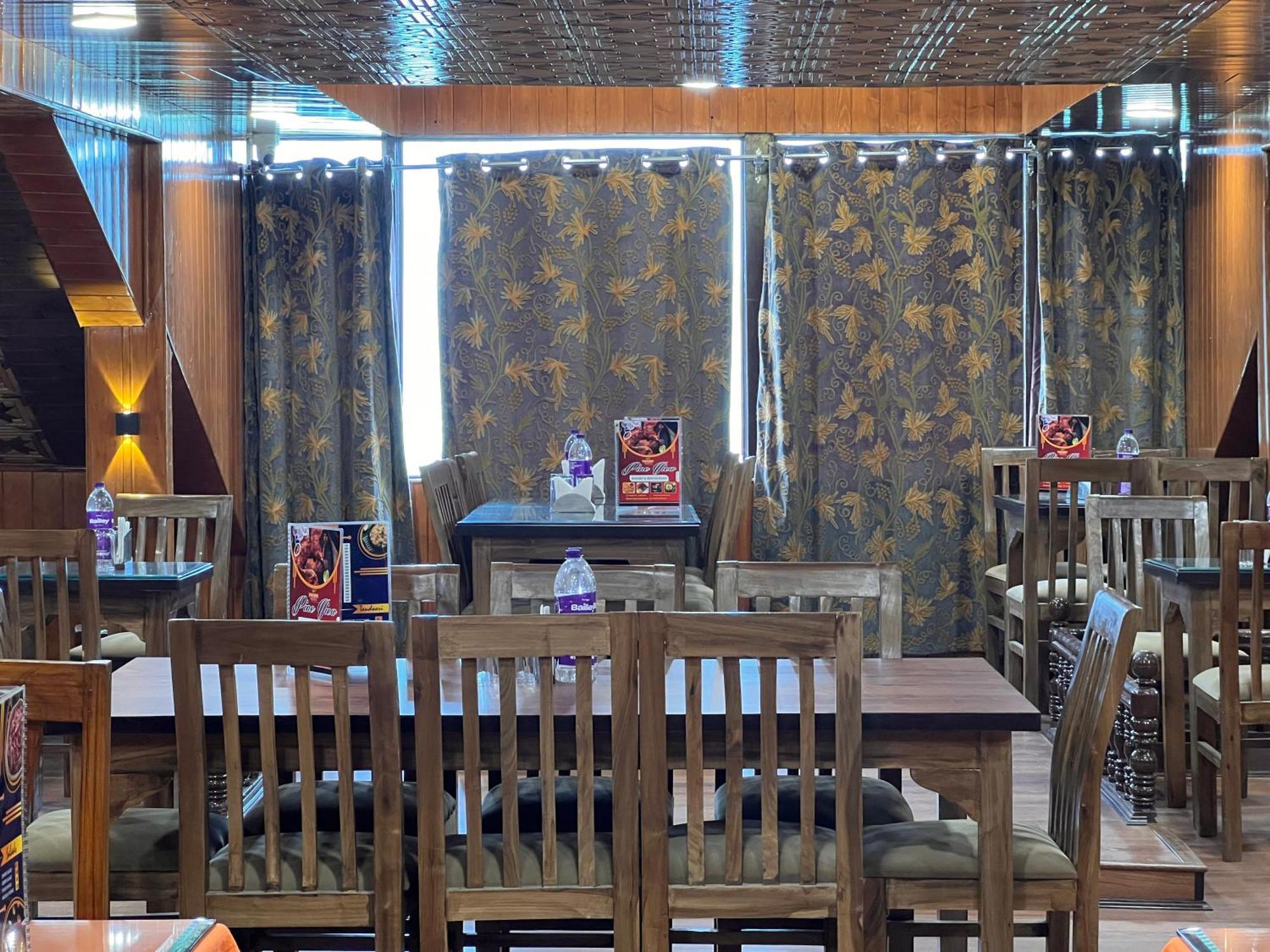 Pine View Resort Gulmarg Buitenkant foto